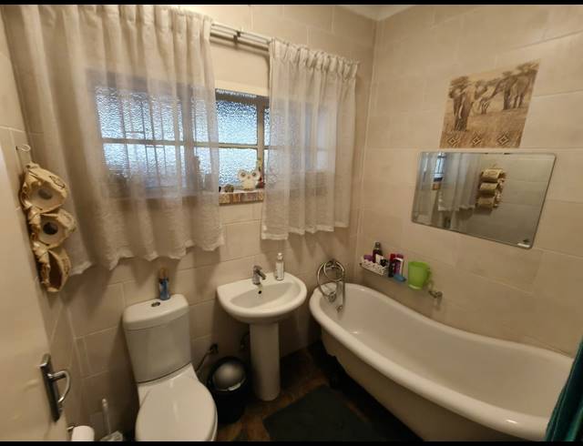 4 BEDROOM FREEHOLD FOR SALE IN OOS EINDE